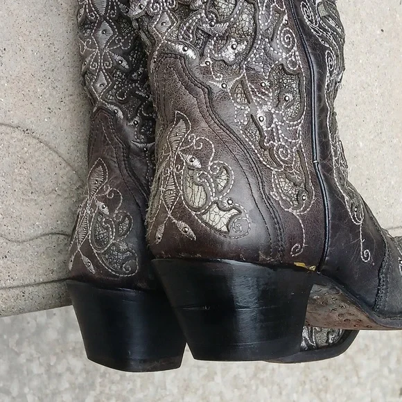 Corral Studded Leather Western Boot Sz 9.5 GUC